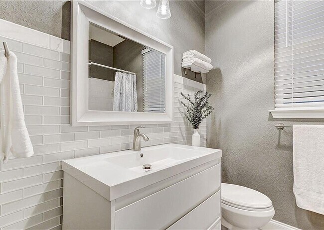 Building Photo - 8914 Bridgewood Trail