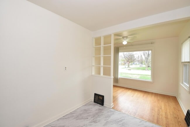 Building Photo - 3115 Lasalle St