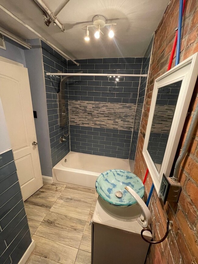 Building Photo - CASS D APARTMENTS-516 Kirby