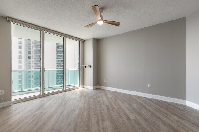 Building Photo - 241 Riverside Dr