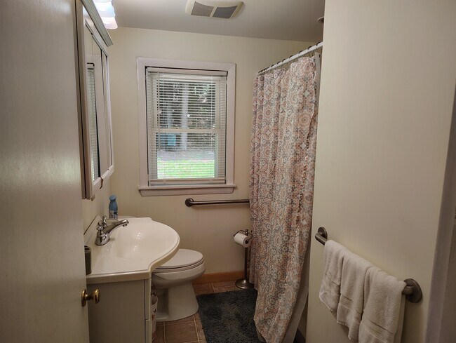 Building Photo - 43 Beachwood Rd