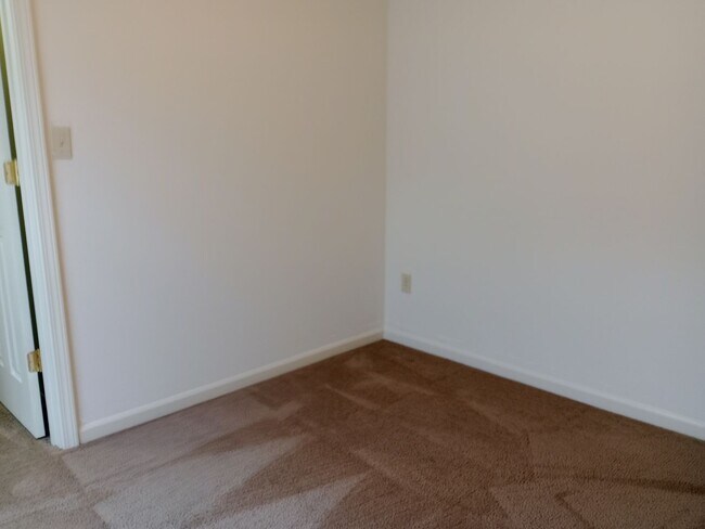 Building Photo - 210-210 Nikki Way