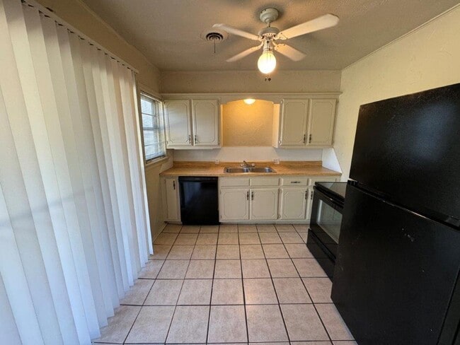 Building Photo - 3013 Shirley Ln