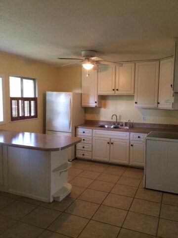 Building Photo - 5 Roslyn Cir