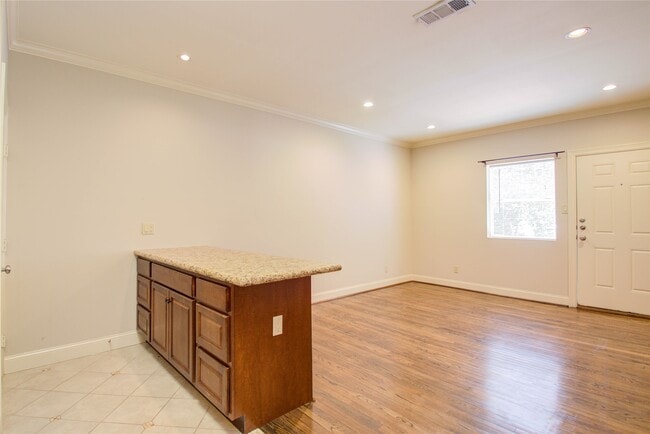 Building Photo - 6503 Mapleridge St