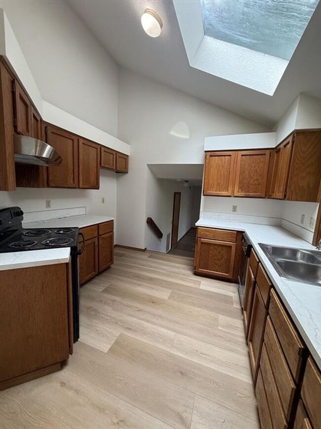 Building Photo - 17565 NW Woodmere Ct