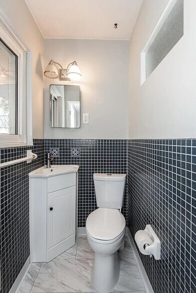 Building Photo - 317 S Pam Ave