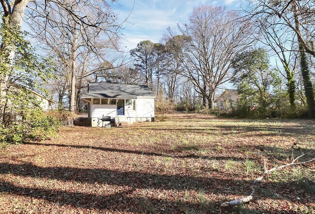 Building Photo - 1208 Saratoga Dr