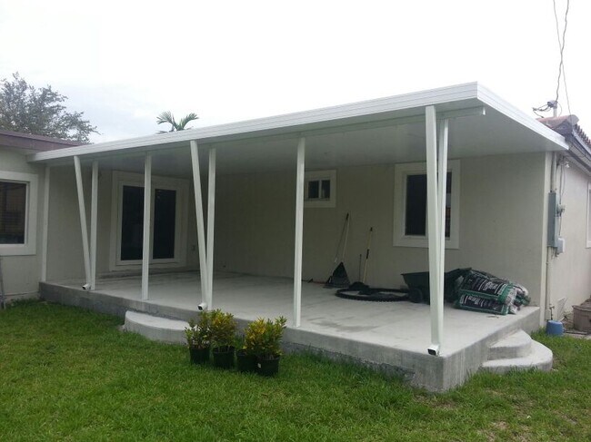 Building Photo - 4000 NW 4th Terrace