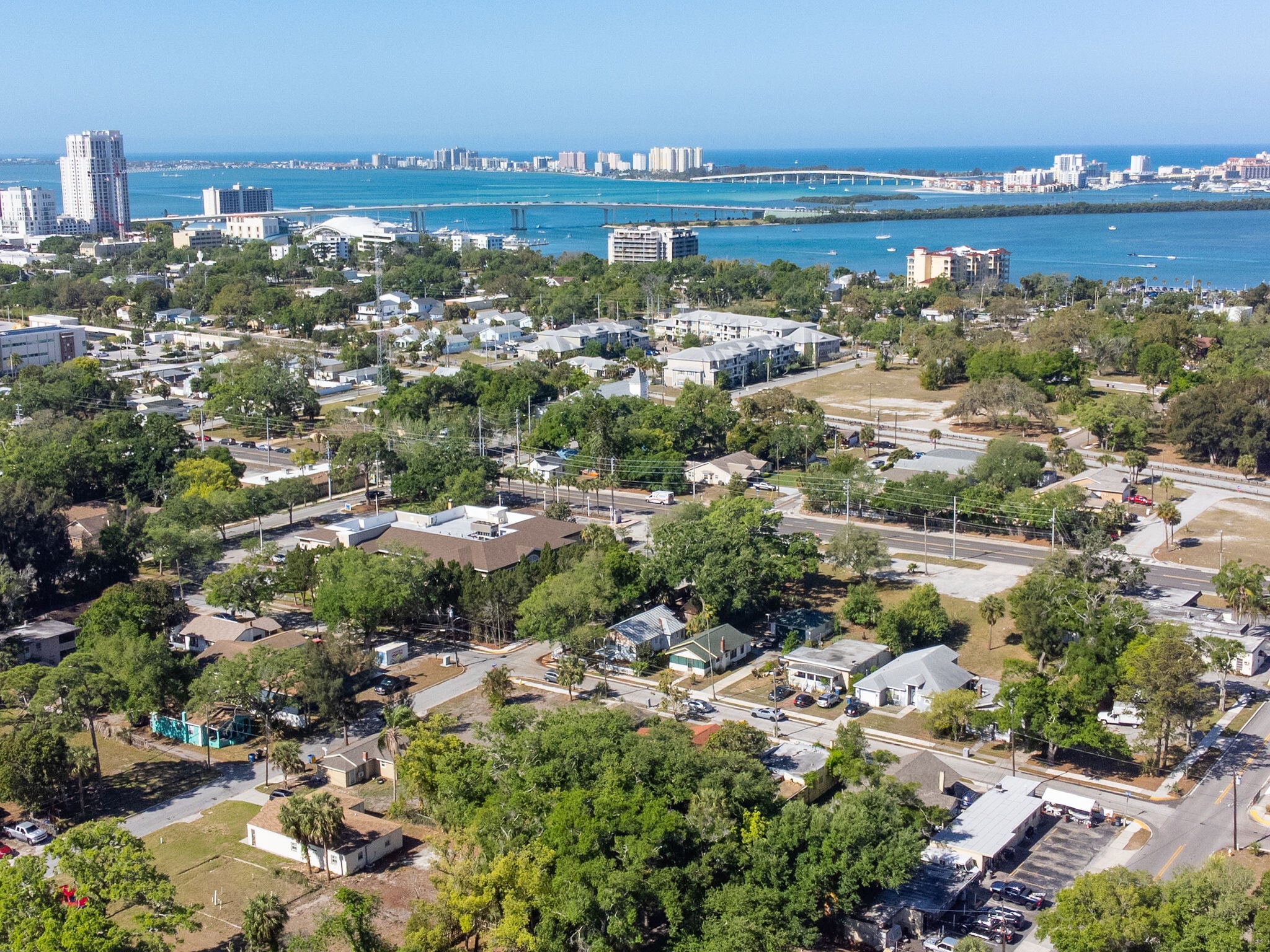 Building Photo - 903 Vine Ave