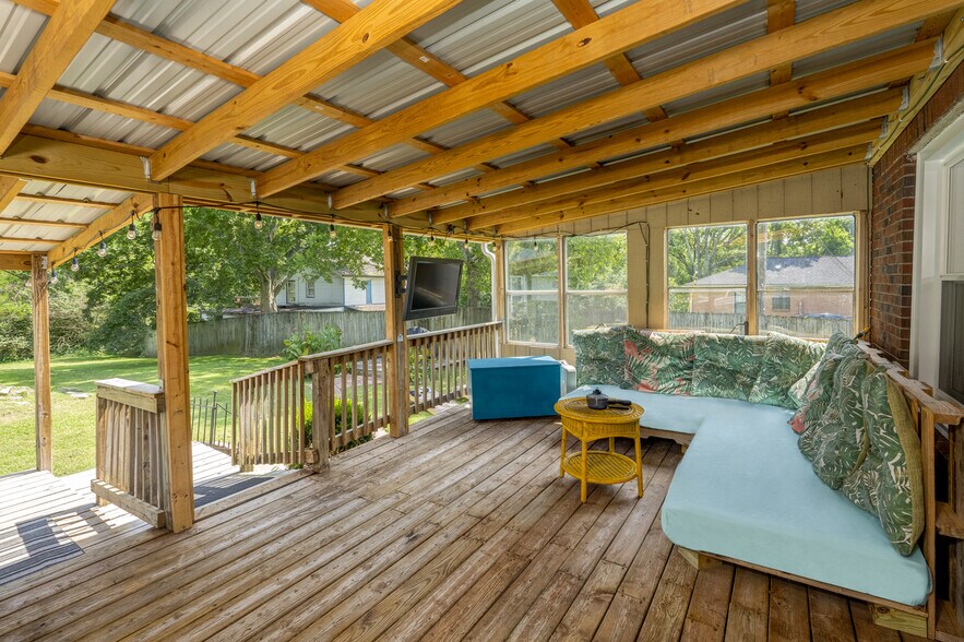 Building Photo - 2801 Alhambra Cir