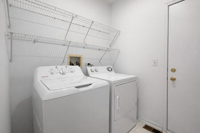 Building Photo - 2310 Shiloh Dr