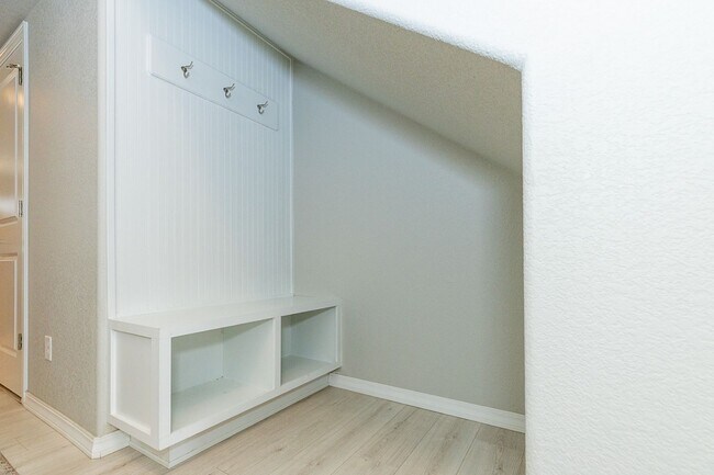 Building Photo - 4535 Samaritan Lp