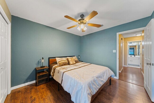 Building Photo - Charming 3-Bed Home with Fireplace & Garage in New Braunfels – 1,505 Sq Ft of Comfort