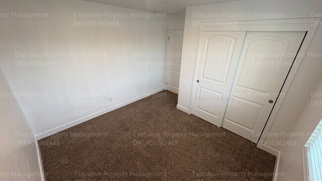 Building Photo - 5 bedroom, 2 bathroom, 3 car garage located near Taft Hwy/ Chevalier Rd