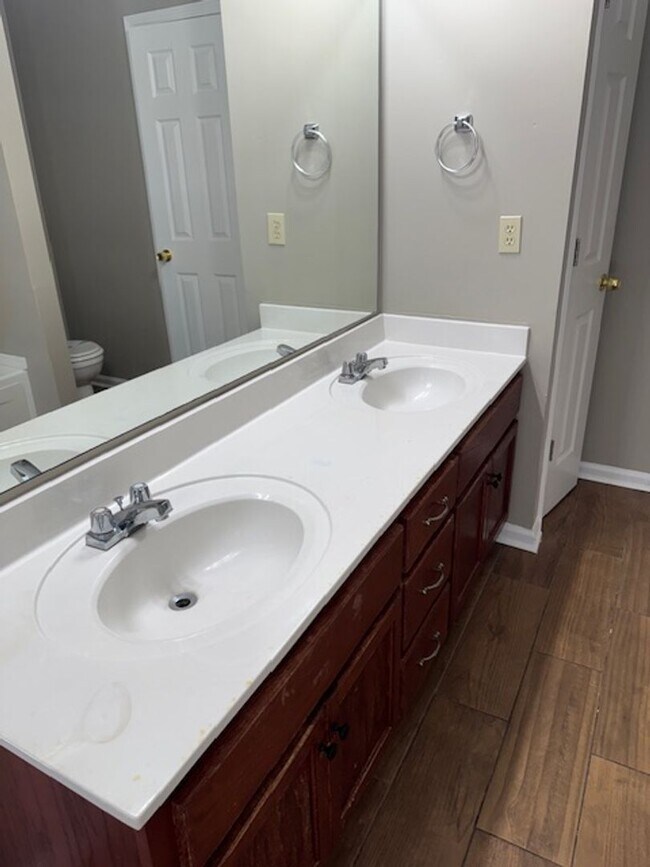 Building Photo - Renovated 3 Bedroom 2 Bath Home for Rent w...