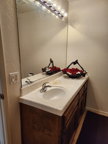 Building Photo - 6043 Leafwood Dr