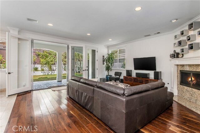 Building Photo - 2809 N Poinsettia Ave