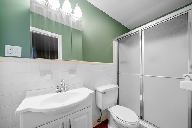Building Photo - 253 Valley Ridge Dr