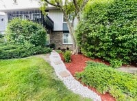 Building Photo - 952 E Old Willow Rd