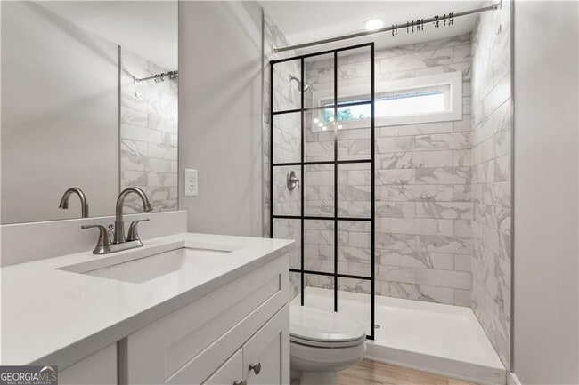 Building Photo - 2666 Davenport St