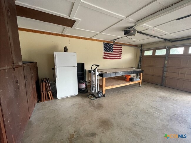 Building Photo - 1346 Carnation Ln