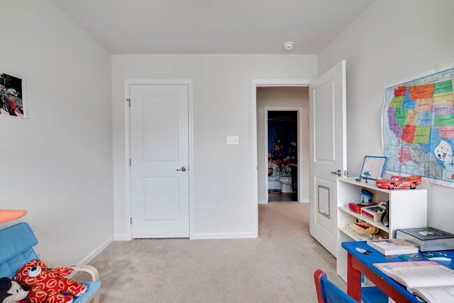 Building Photo - 8992 Ringview Dr