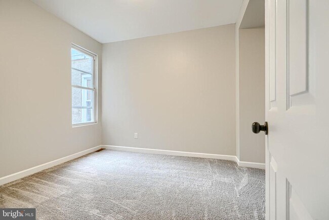 Building Photo - 1704 E Lafayette Ave