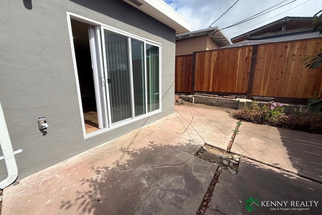 Building Photo - Beautifully Remodeled 3 Bedroom, 2 Bathroo...