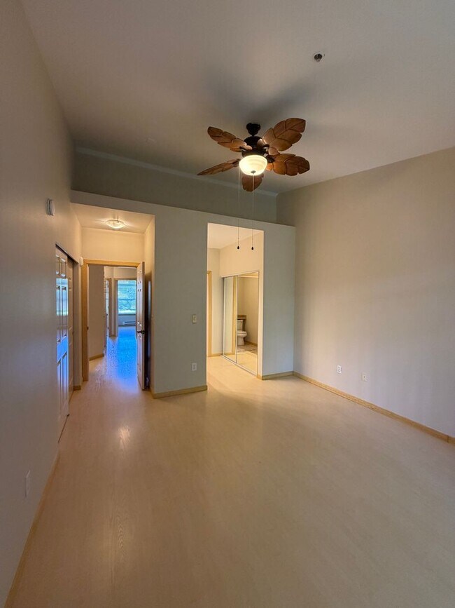 Building Photo - Spacious Mukilteo Nantucket Home Backing to a Peaceful Greenbelt