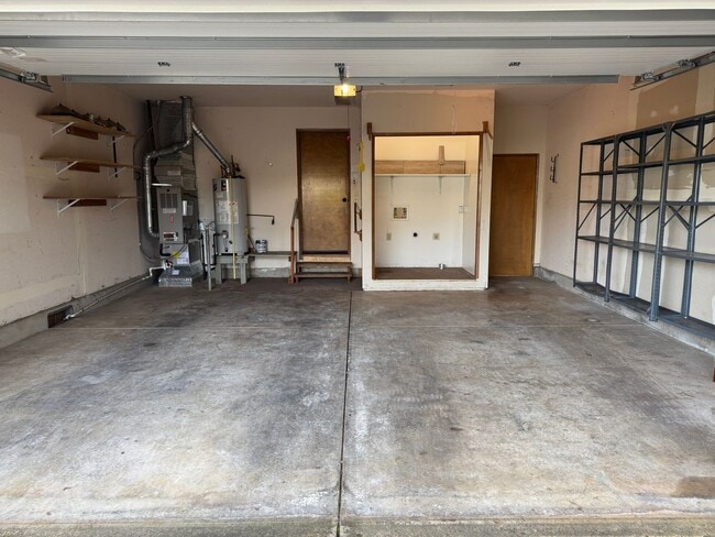Building Photo - Beautifully updated 3 bedroom, 2 bath house in Eugene!