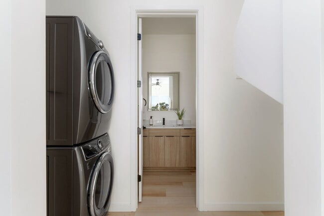 Building Photo - Private Yard, Laundry, Luxurious and Newly Built