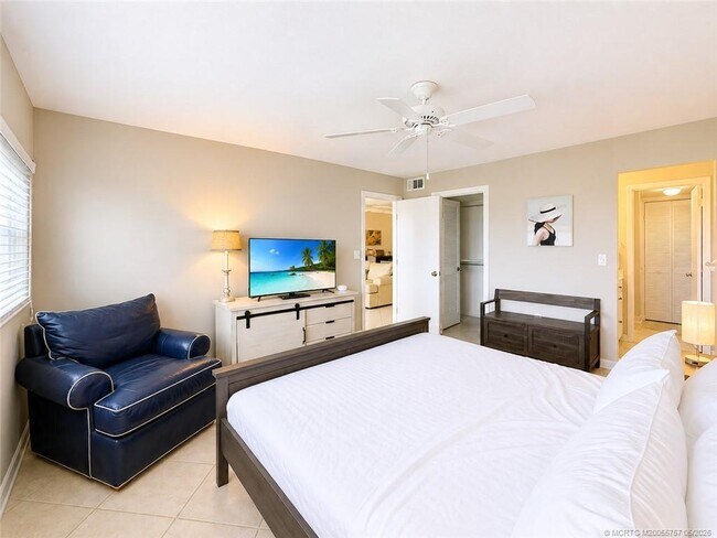 Building Photo - 7430 S Ocean Dr