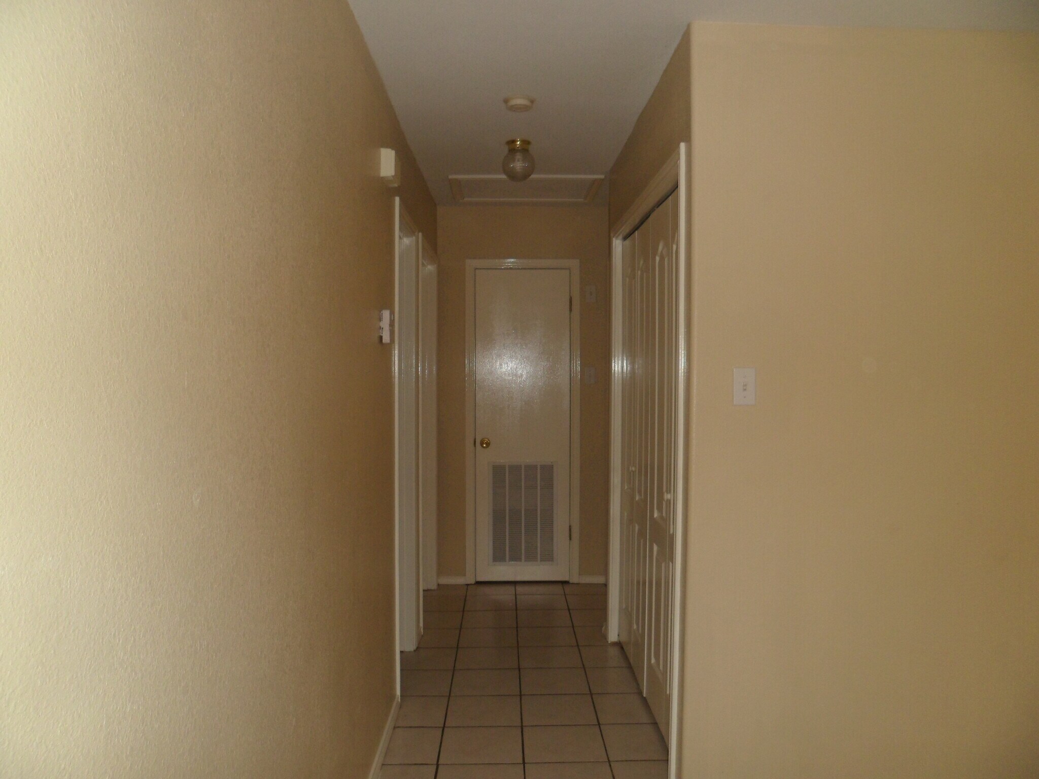 Building Photo - 1014 Stonehaven Blvd