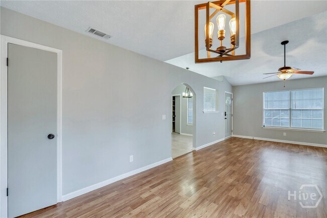 Building Photo - 34 Quail Forest Dr