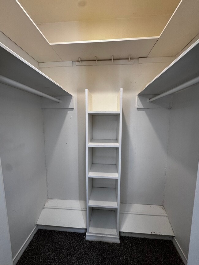 Building Photo - 1311 Alpine Dr