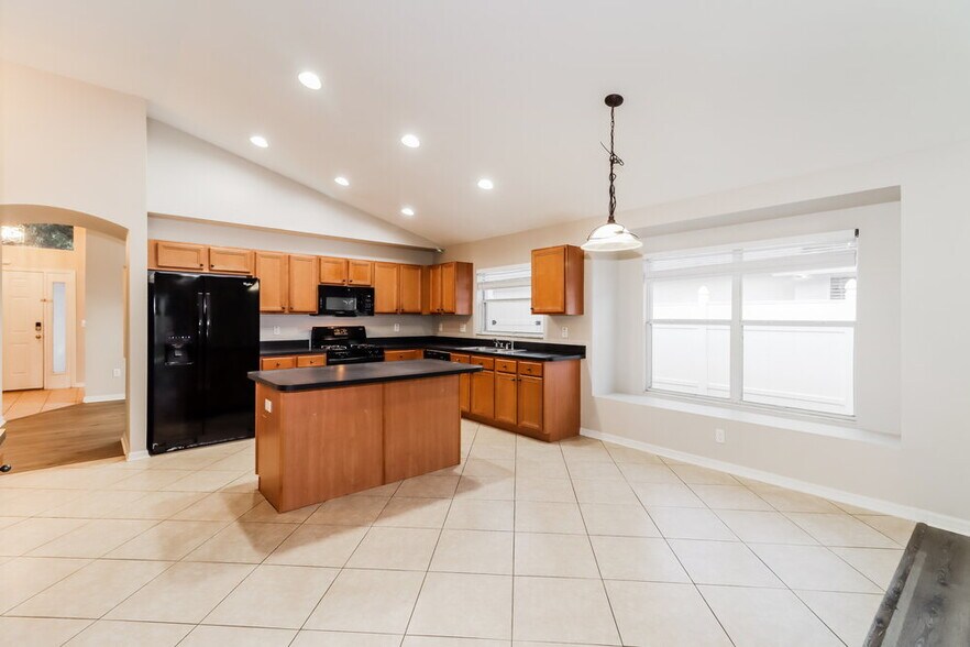 Building Photo - 9912 Riverchase Dr
