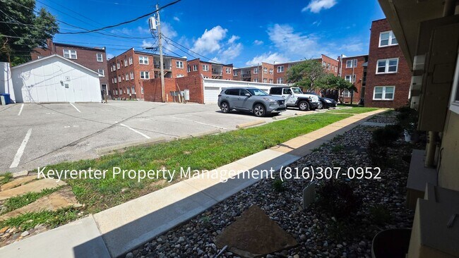 Building Photo - 4308 Oak St
