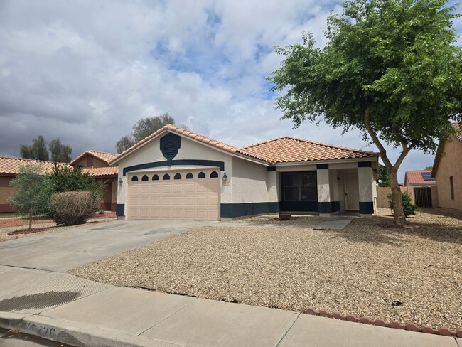 Building Photo - 3 bed, 2 bath in Surprise