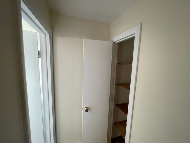 Building Photo - Cheap Watertown Square 1-bed