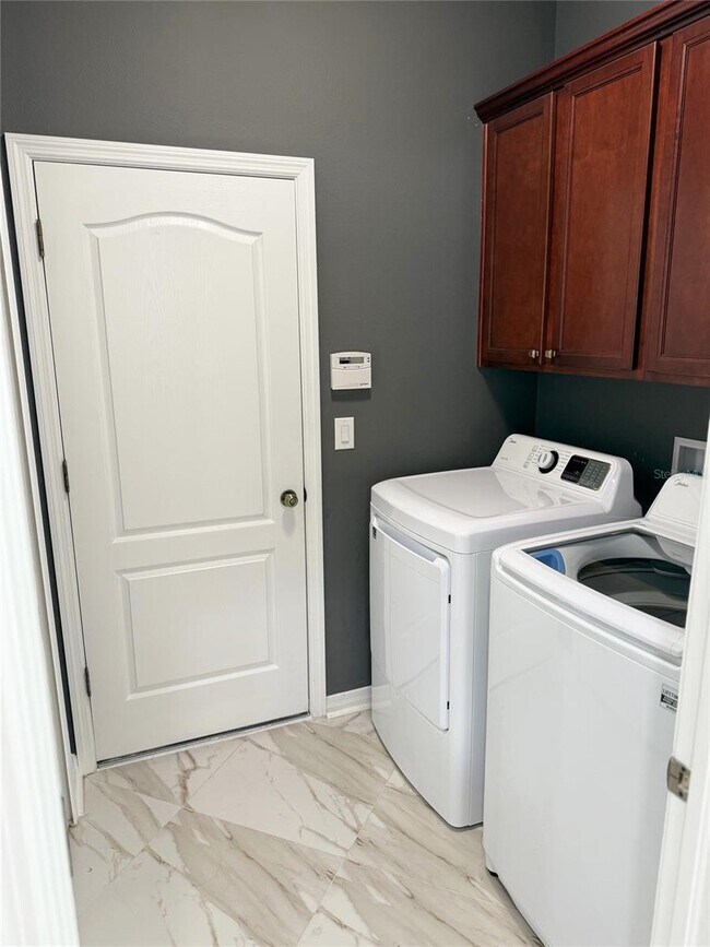 Building Photo - 12236 Fairlawn Dr