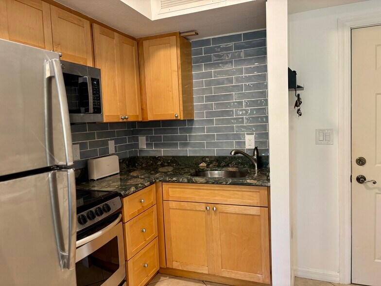 Building Photo - 2630 SW 28th St