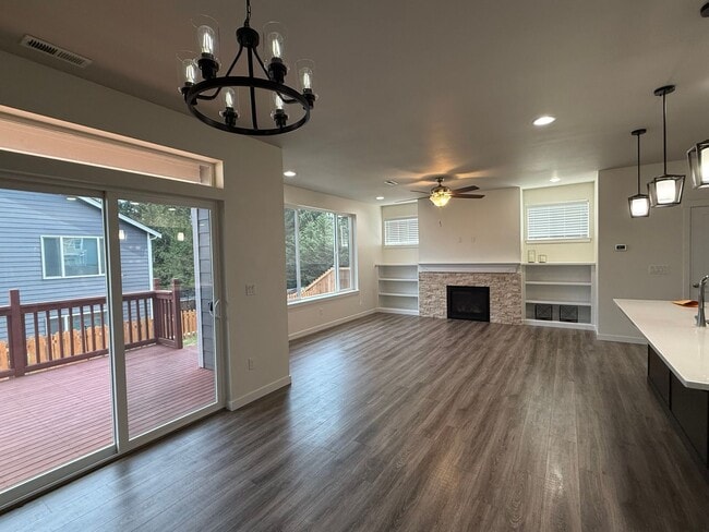 Building Photo - Home in Central Kitsap