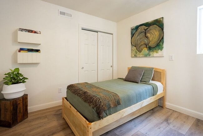 Building Photo - Ultra Unique Chico Tree House in The Avenues