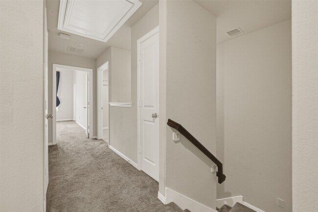Building Photo - 5104 Chapel Heights Dr