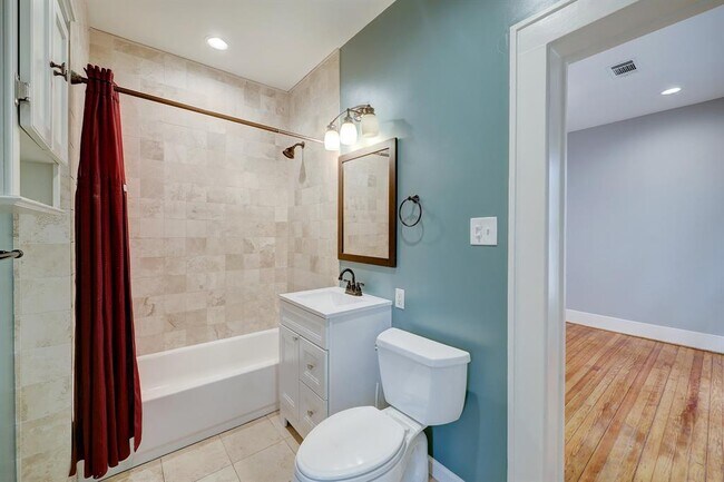 Building Photo - 2610 White Oak Dr