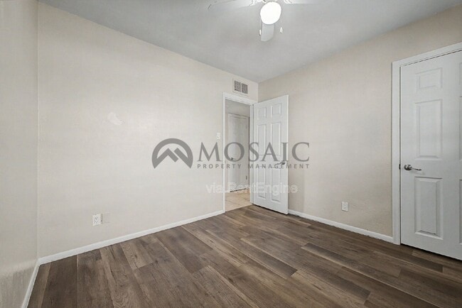 Building Photo - 1531 W 7th St