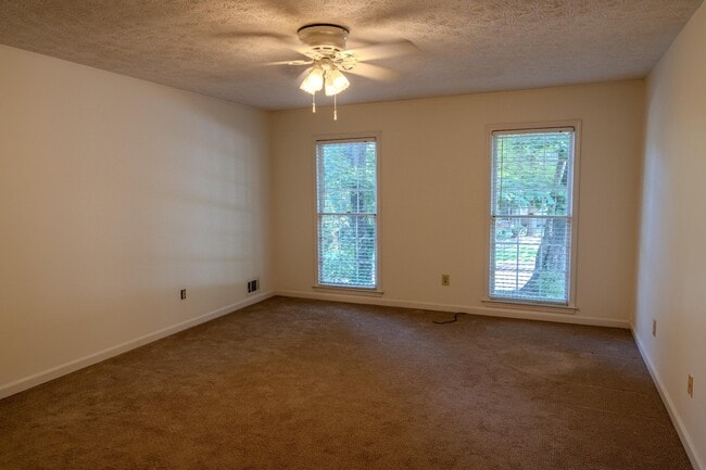 Building Photo - 2858 Livsey Dr