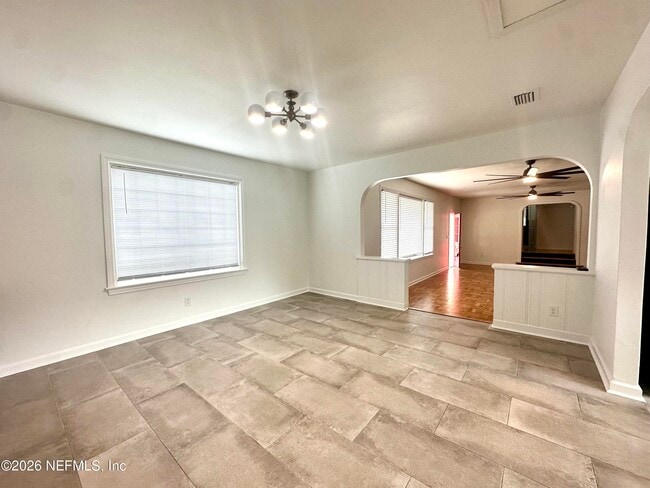 Building Photo - 5951 Clifton Ave