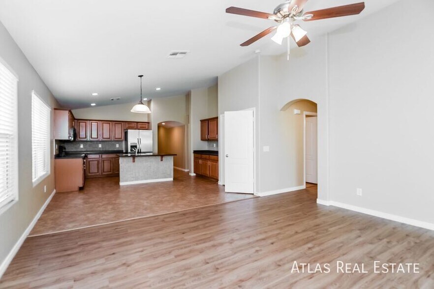 Building Photo - 34724 N Barzona Trail